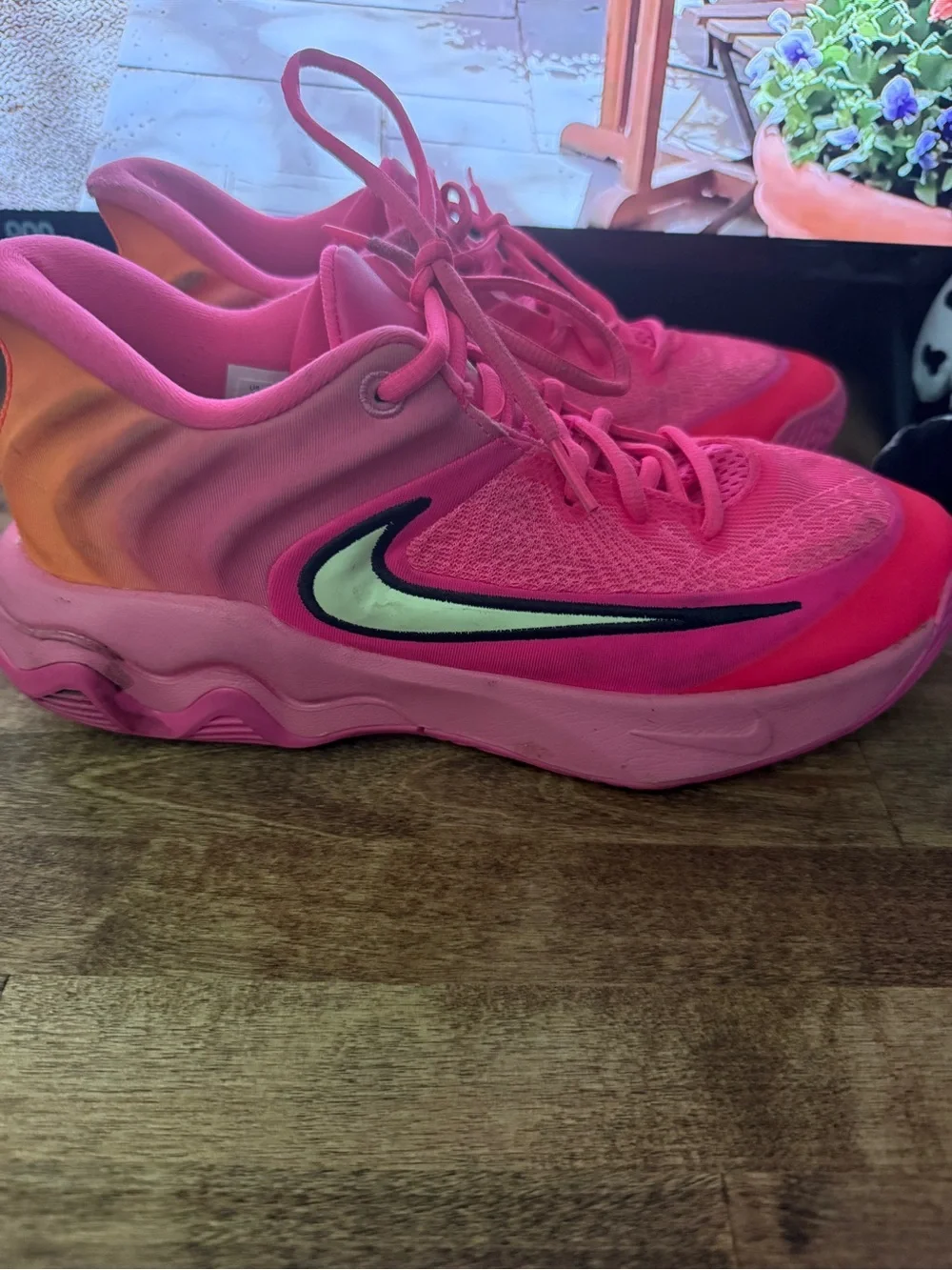 Nike Giannis Immortality 4 “Hyper Pink” size 8